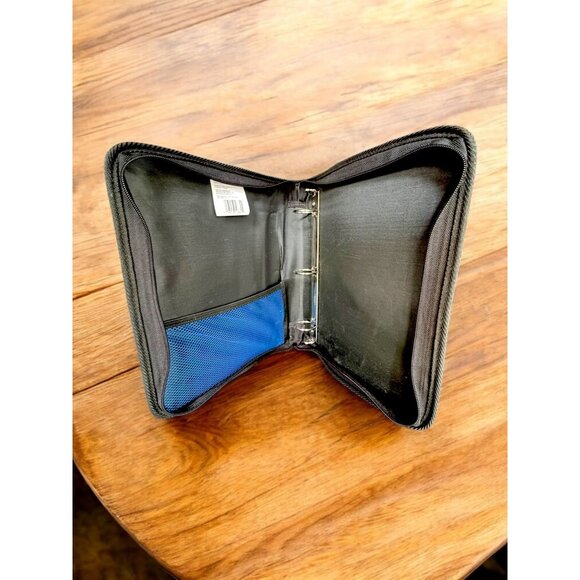 Tech Gear Curve Pocket Large Capacity 1.5" Ring Zipper Binder - Picture 3 of 5